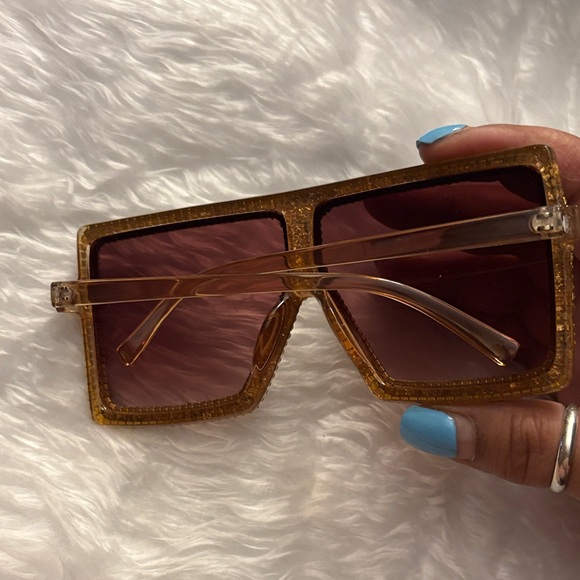 Sparkling Gold Sunglasses - Picture 3 of 3